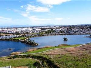 320 m² Land available in Somerset Lakes