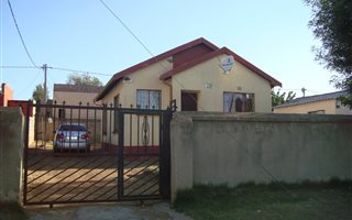 2 Bedroom House in Ebony Park