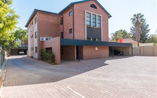2 Bedroom Apartment in Baileys Muckleneuk