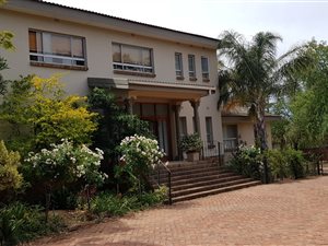 8 Bed House in Blue Downs