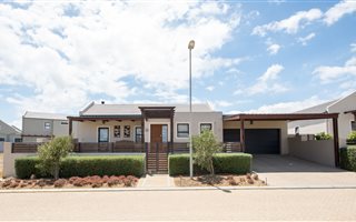 3 Bedroom House in Kelderhof Country Village