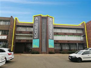 1600 m² Commercial space in Lynnwood Glen