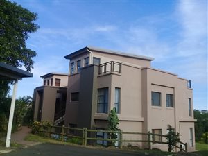 2 Bed Apartment in Palm Lakes Estate