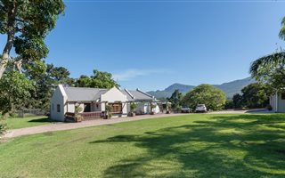 6 Bedroom House in Wilderness Heights