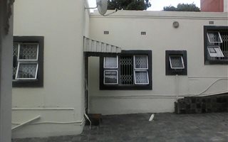 2 Bedroom Garden Cottage in Sea View