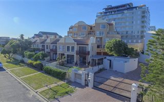 3 Bedroom House in Bloubergrant