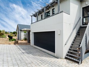 4 Bed House in Kraaibosch