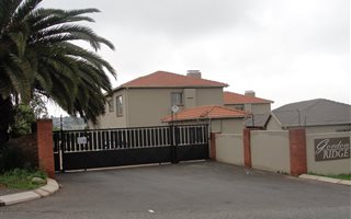 2 Bedroom Townhouse in Florida Glen