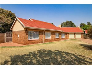 3 Bed House in Edelweiss
