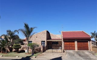 3 Bedroom House in Lenasia South