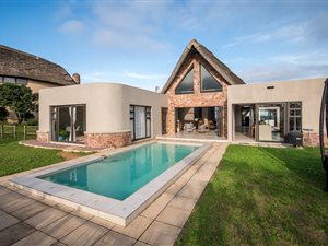 4 Bed Townhouse in Phezulu