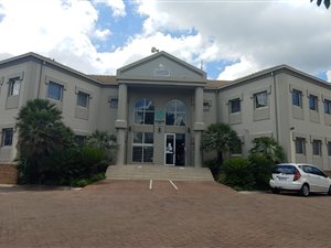 882 m² Commercial space in Craighall Park