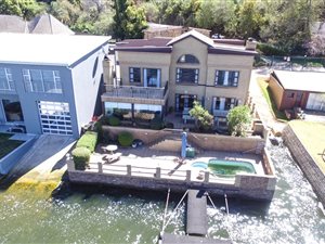 5 Bed House in Bronkhorstbaai