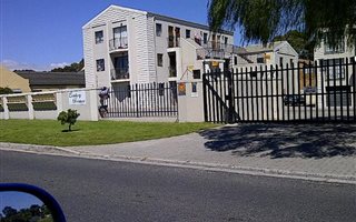 1 Bedroom Apartment in Tableview