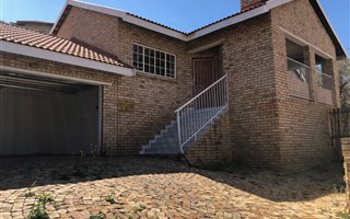3 Bedroom House in Azaleapark