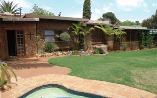 5 Bedroom House in Bronberrick