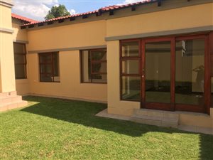 3 Bed House in Cedar Lakes