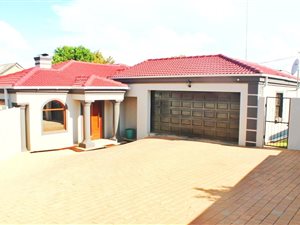 4 Bed House in Willaway