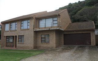 7 Bedroom House in Outeniqua Strand