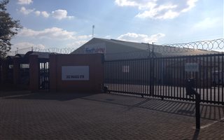 1800 m² Industrial space in Waltloo