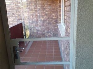 2 Bed Apartment in Ravensklip