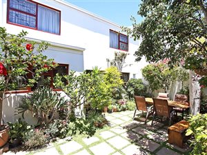 4 Bed House in Marina Da Gama