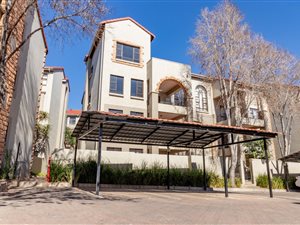 3 Bed Apartment in Pineslopes
