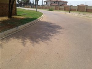 400 m² Land available in The Orchards