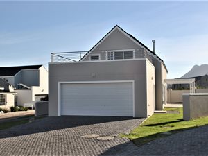3 Bed House in Sandbaai
