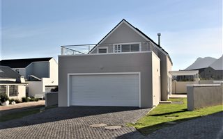 3 Bedroom House in Sandbaai
