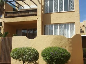 2 Bed Apartment in Roodekrans