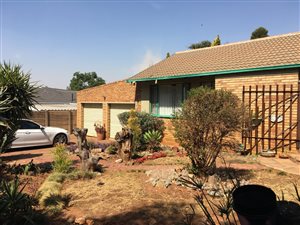 4 Bed House in Heuweloord