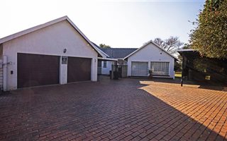 3 Bedroom House in Brackendowns