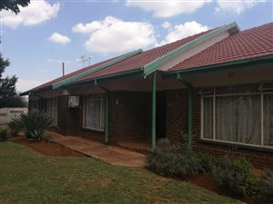 4 Bed House in Helikon Park