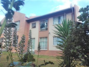 2 Bed Townhouse in Die Hoewes