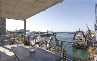 2 Bedroom Apartment in Waterfront