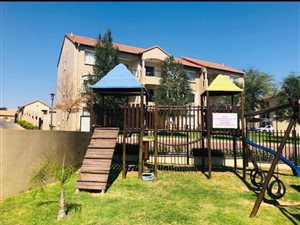 2 Bed House in Hazeldean (Silverlakes Surroundings)