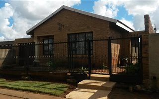 2 Bedroom House in Mapetla
