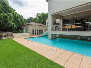 6 Bed House in Waterkloof Park