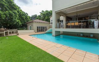 6 Bedroom House in Waterkloof Park