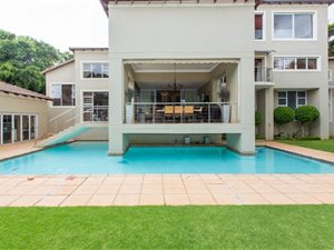 6 Bed House in Waterkloof Park