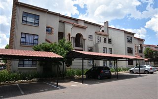 2 Bedroom Apartment in Pineslopes