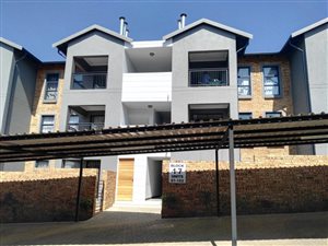 3 Bed Apartment in Ruimsig