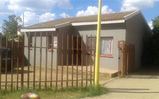 2 Bedroom House in Kanana