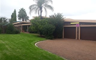 3 Bedroom House in Schuinshoogte