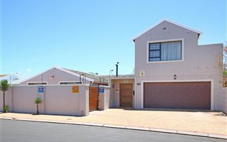 4 Bedroom House in Tableview