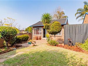 2 Bed Townhouse in Rooihuiskraal