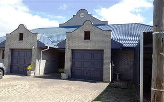 2 Bedroom Garden Cottage in Fraaiuitsig