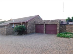 3 Bed Duet in Rietvalleirand