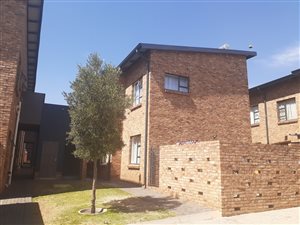 2 Bed Townhouse in Albertsdal
